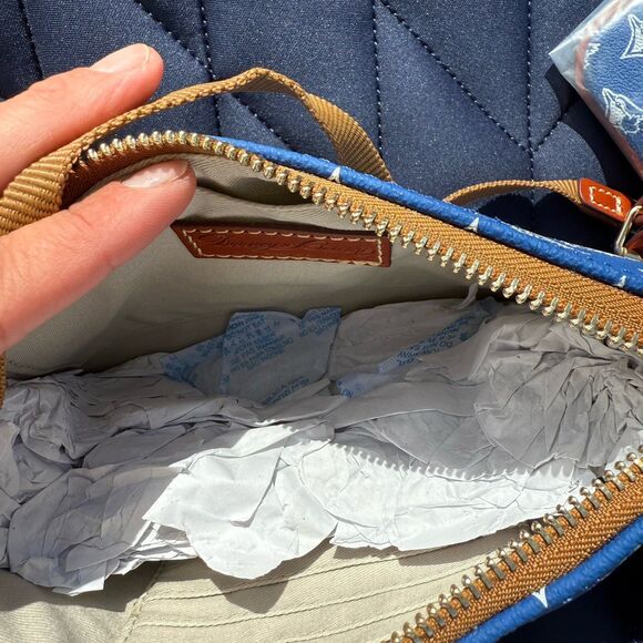 MLB Toronto Blue Jays Dooney & Bourke Lexi Crossbody Sm Coin Case NWT $228 - Picture 5 of 7